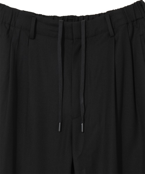 MODE COMMUTER（モードコミューター）の「[MC by HIDETAKA FUKUZONO  COLLECTION] ELASTIC WAIST TUCK PANTS（スラックス・メンズ・ベージュ/ブラック・SMALL/MEDIUM/LARGE）」の7枚目の写真
