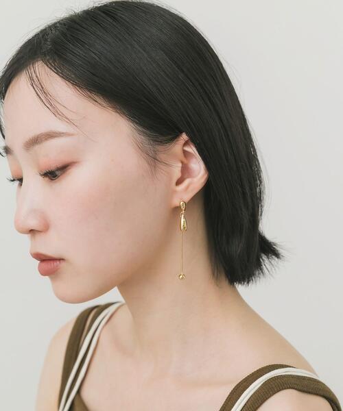 SMELLY（スメリー）の「ドロップロングチェーンピアス（ピアス（両耳用）・レディース・ゴールド・-）」の4枚目の写真