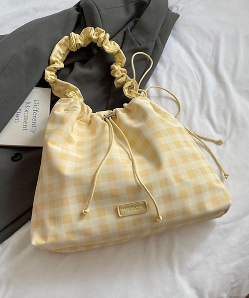 Mignonjour(ミニョンジュール)の「Mignonjour/くしゅくしゅチェック柄巾着バッグ M2963(ハンドバッグ・レディース・イエロー/パープル・FREE)」の2枚目の写真