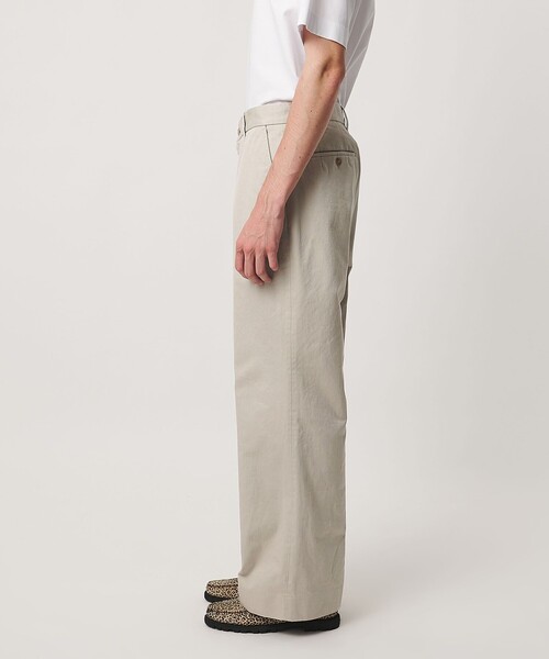 UNITED ARROWS(ユナイテッドアローズ)の「フィンクス/ジンバブエコットン ギャバピーチ ワイドパンツ(チノパンツ・メンズ・グレー系/ナチュラル・L/XL/M/S)」の8枚目の写真