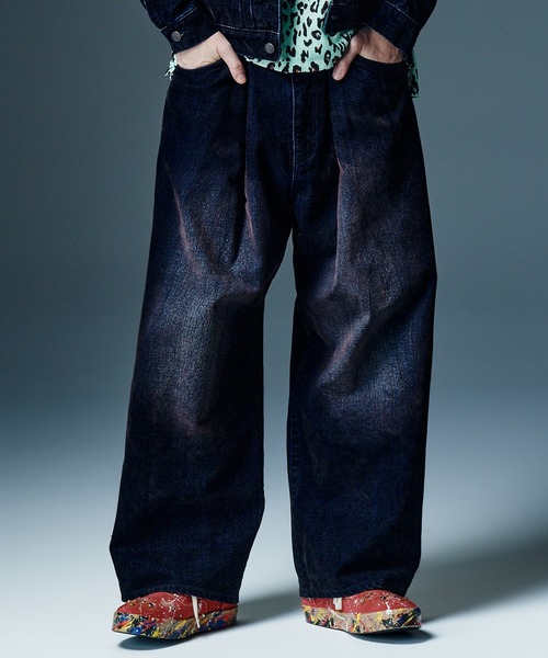 glamb(グラム)の「Gloss Flockey Denim Pants / グロスフロッキーデニムパンツ(デニムパンツ・メンズ・ブラック/ワイン・M/S/L)」の2枚目の写真