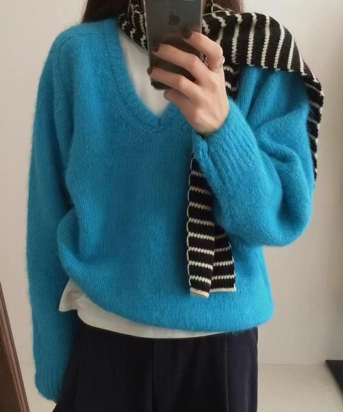 yuue' ( wear )(ユーイ)の「Vネックルーズニットトップス(ニット/セーター・レディース・アイボリー/ブルー/グレー/レッド・FREE)」の1枚目の写真