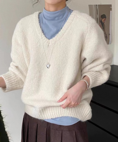 yuue' ( wear )(ユーイ)の「Vネックルーズニットトップス(ニット/セーター・レディース・アイボリー/ブルー/グレー/レッド・FREE)」の2枚目の写真