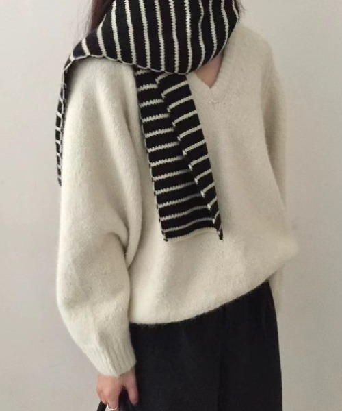 yuue' ( wear )(ユーイ)の「Vネックルーズニットトップス(ニット/セーター・レディース・アイボリー/ブルー/グレー/レッド・FREE)」の7枚目の写真
