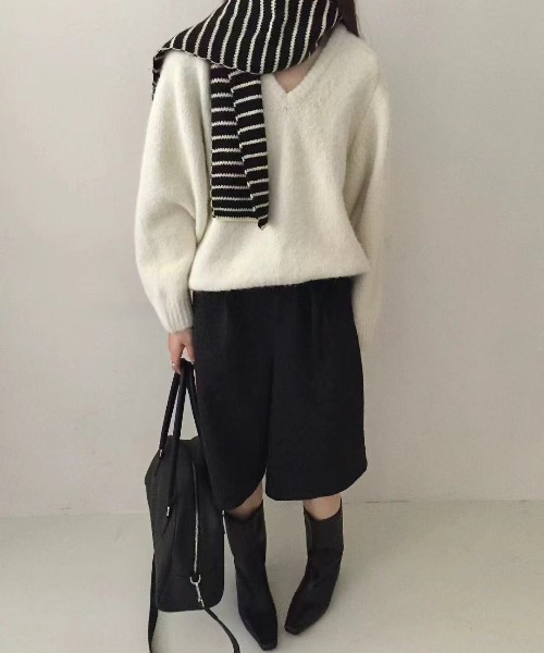yuue' ( wear )(ユーイ)の「Vネックルーズニットトップス(ニット/セーター・レディース・アイボリー/ブルー/グレー/レッド・FREE)」の8枚目の写真