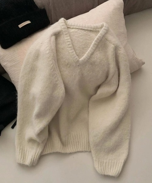 yuue' ( wear )(ユーイ)の「Vネックルーズニットトップス(ニット/セーター・レディース・アイボリー/ブルー/グレー/レッド・FREE)」の11枚目の写真