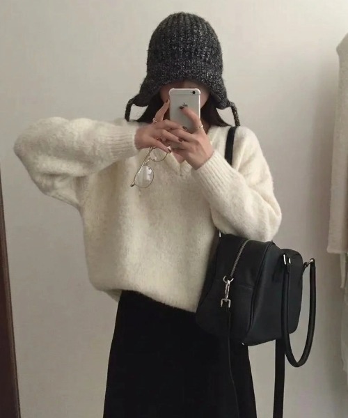 yuue' ( wear )(ユーイ)の「Vネックルーズニットトップス(ニット/セーター・レディース・アイボリー/ブルー/グレー/レッド・FREE)」の6枚目の写真