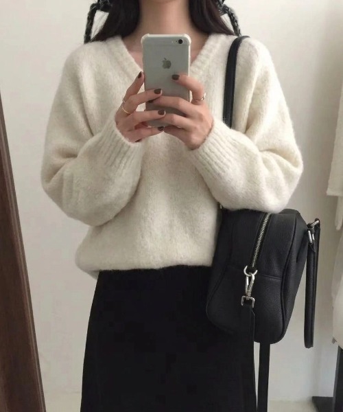 yuue' ( wear )(ユーイ)の「Vネックルーズニットトップス(ニット/セーター・レディース・アイボリー/ブルー/グレー/レッド・FREE)」の5枚目の写真