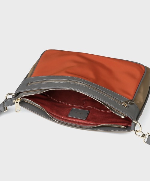Paul Smith(ポールスミス)の「ブランデッドナイロン ショルダーバッグ【553458 N311S】(ショルダーバッグ・メンズ・ネイビー/ブラック/グレイッシュベージュ・FREE)」の22枚目の写真