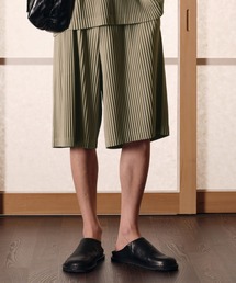 TNGT（ティーエヌジーティー）の「TNGT(ティーエヌジーティー)Yoyogi プリーツショーツ（その他パンツ）」