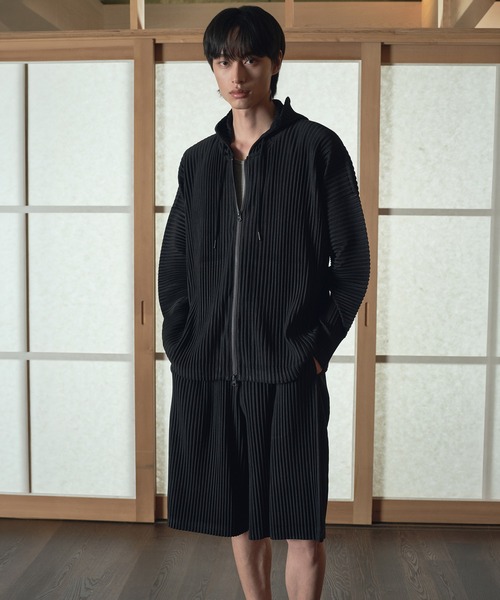 TNGT(ティーエヌジーティー)の「TNGT(ティーエヌジーティー)Yoyogi プリーツショーツ(その他パンツ・メンズ・ベージュ/ネイビー/ブラック・M/L)」の4枚目の写真
