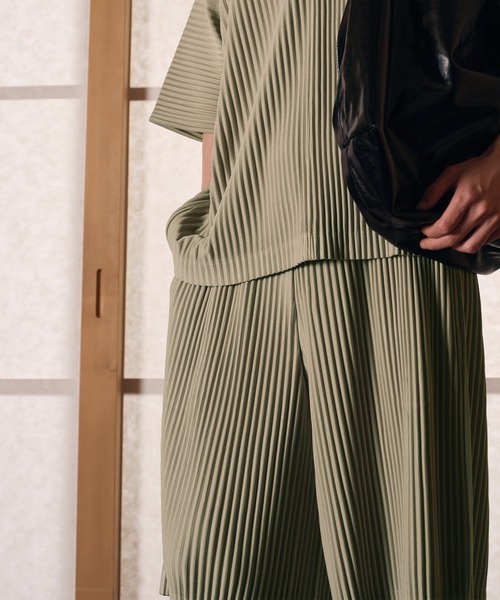 TNGT(ティーエヌジーティー)の「TNGT(ティーエヌジーティー)Yoyogi プリーツショーツ(その他パンツ・メンズ・ベージュ/ネイビー/ブラック・M/L)」の7枚目の写真