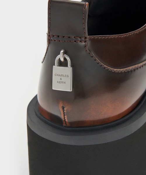 CHARLES & KEITH（チャールズ & キース）の「Griselda グリゼルダ リッジドソール ダービーシューズ（ローファー・レディース・ダークブラウン/ブラック・24.5cm/23.5cm/23cm/22.5cm/25.5cm/25cm）」の16枚目の写真