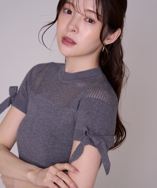 MISCH MASCH(ミッシュマッシュ)の「2026秋冬新作 シアー切替袖リボンニット(ニット/セーター・レディース・ブラウン/アイボリー/グレー・フリ-)」の3枚目の写真