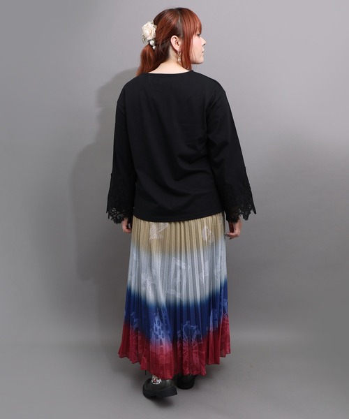 iS ScoLar(イズスカラー)の「563228:花瓶の花刺繍 袖レース付きプルオーバー(Tシャツ/カットソー・レディース・ブラック/パープル・M)」の6枚目の写真