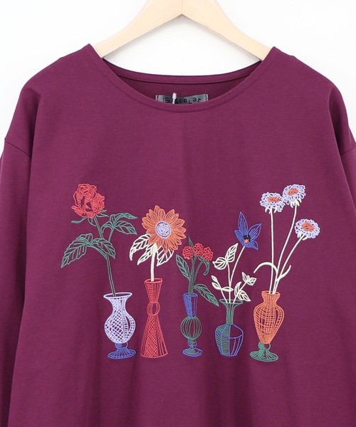 iS ScoLar(イズスカラー)の「563228:花瓶の花刺繍 袖レース付きプルオーバー(Tシャツ/カットソー・レディース・ブラック/パープル・M)」の12枚目の写真