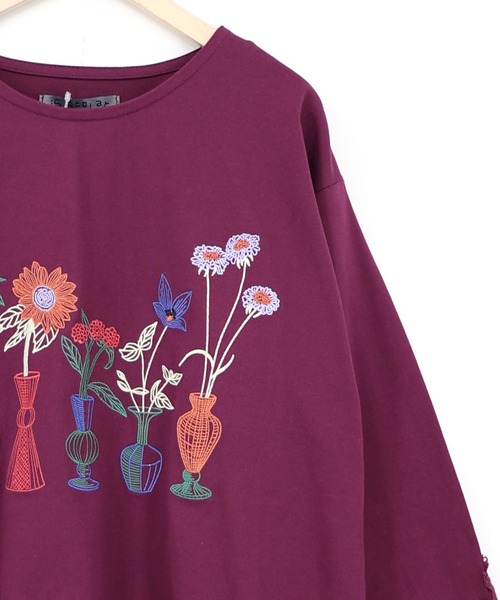 iS ScoLar(イズスカラー)の「563228:花瓶の花刺繍 袖レース付きプルオーバー(Tシャツ/カットソー・レディース・ブラック/パープル・M)」の13枚目の写真