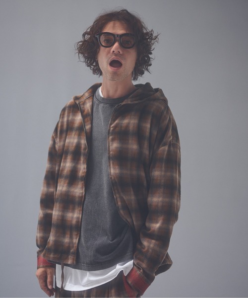 ADAM PATEK(アダムパテック)の「ADAMPATEK/brushed shade ombrecheck zip pk/チェックフード付きシャツ(パーカー・メンズ・グリーン/ブラウン・1/2)」の1枚目の写真