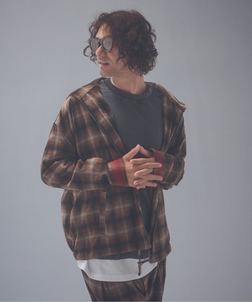 ADAM PATEK(アダムパテック)の「ADAMPATEK/brushed shade ombrecheck zip pk/チェックフード付きシャツ(パーカー・メンズ・グリーン/ブラウン・1/2)」の10枚目の写真