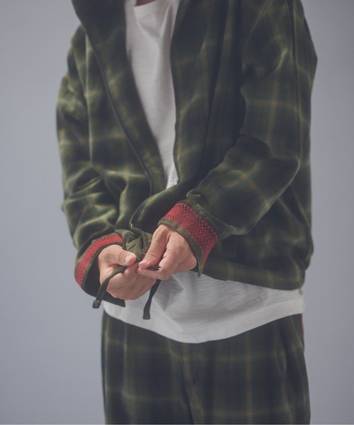 ADAM PATEK(アダムパテック)の「ADAMPATEK/brushed shade ombrecheck zip pk/チェックフード付きシャツ(パーカー・メンズ・グリーン/ブラウン・1/2)」の3枚目の写真