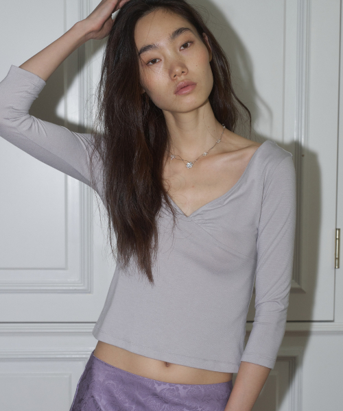 THEPORTA(ザ ポルタ)の「ディープVネックスリムトップ、グレー(Tシャツ/カットソー・レディース・その他・SMALL/MEDIUM)」の2枚目の写真