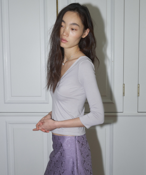 THEPORTA(ザ ポルタ)の「ディープVネックスリムトップ、グレー(Tシャツ/カットソー・レディース・その他・SMALL/MEDIUM)」の3枚目の写真