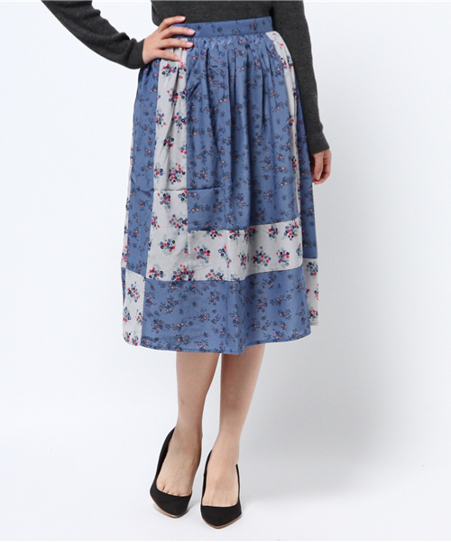POU DOU DOU（プードゥドゥ）の「フラワー配色パッチワークギャザースカート（スカート・レディース・ブルー/グレー・3）」の4枚目の写真