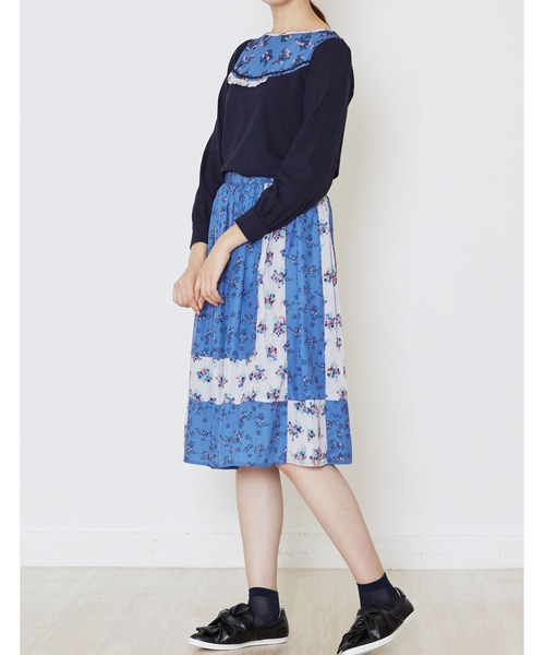 POU DOU DOU（プードゥドゥ）の「フラワー配色パッチワークギャザースカート（スカート・レディース・ブルー/グレー・3）」の6枚目の写真