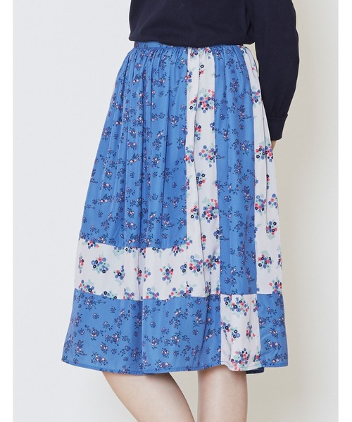 POU DOU DOU（プードゥドゥ）の「フラワー配色パッチワークギャザースカート（スカート・レディース・ブルー/グレー・3）」の3枚目の写真