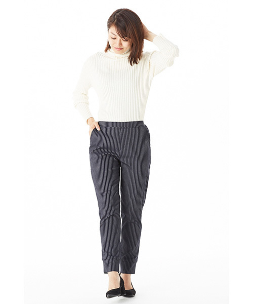 IEDIT（イディット）の「ＩＥＤＩＴ　レーベルコレクション　コットンカシミア素材が心地良い着ぶくれ知らずのリブ編みタートルニット　（ニット/セーター・レディース・ライトグレー/アイボリー・LARGE/SMALL/X-LARGE/MEDIUM/XX-LARGE）」の3枚目の写真