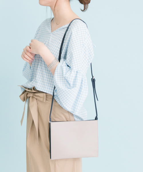 YAHKI（ヤーキ）の「UR×YAHKI 別注YH-26（ショルダーバッグ・レディース・カーキ/キャメル/ネイビー・ONE SIZE）」の2枚目の写真