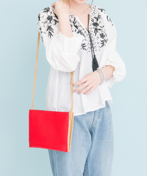 YAHKI（ヤーキ）の「UR×YAHKI 別注YH-26（ショルダーバッグ・レディース・カーキ/キャメル/ネイビー・ONE SIZE）」の3枚目の写真