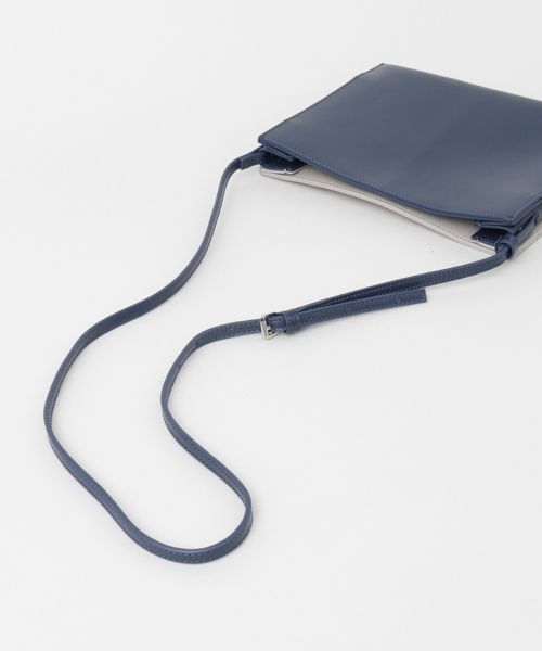 YAHKI（ヤーキ）の「UR×YAHKI 別注YH-26（ショルダーバッグ・レディース・カーキ/キャメル/ネイビー・ONE SIZE）」の7枚目の写真