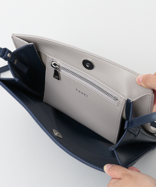 YAHKI（ヤーキ）の「UR×YAHKI 別注YH-26（ショルダーバッグ・レディース・カーキ/キャメル/ネイビー・ONE SIZE）」の9枚目の写真