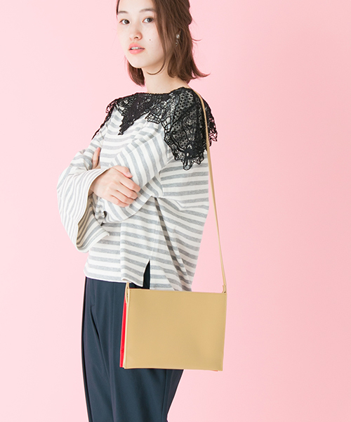 YAHKI（ヤーキ）の「UR×YAHKI 別注YH-26（ショルダーバッグ・レディース・カーキ/キャメル/ネイビー・ONE SIZE）」の12枚目の写真