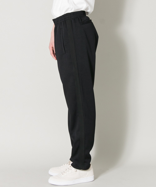 URBAN RESEARCH(アーバンリサーチ)の「URiD TRACK JERSEY PANTS(その他パンツ・メンズ・ブラック・LARGE/MEDIUM)」の3枚目の写真