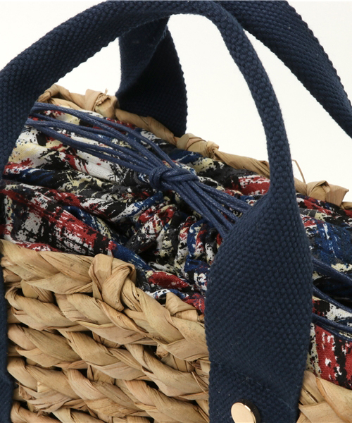 LBC（エルビーシー）の「巾着柄生地トートバッグ        （かごバッグ・レディース・ネイビー/オリーブ・FREE）」の8枚目の写真