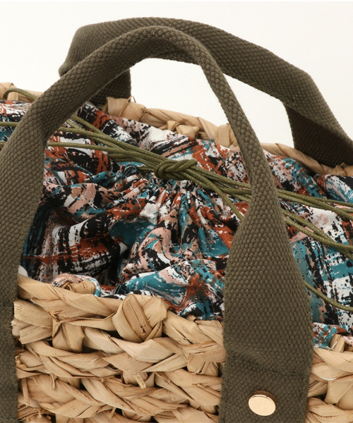 LBC（エルビーシー）の「巾着柄生地トートバッグ        （かごバッグ・レディース・ネイビー/オリーブ・FREE）」の3枚目の写真