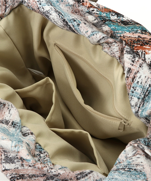 LBC（エルビーシー）の「巾着柄生地トートバッグ        （かごバッグ・レディース・ネイビー/オリーブ・FREE）」の4枚目の写真