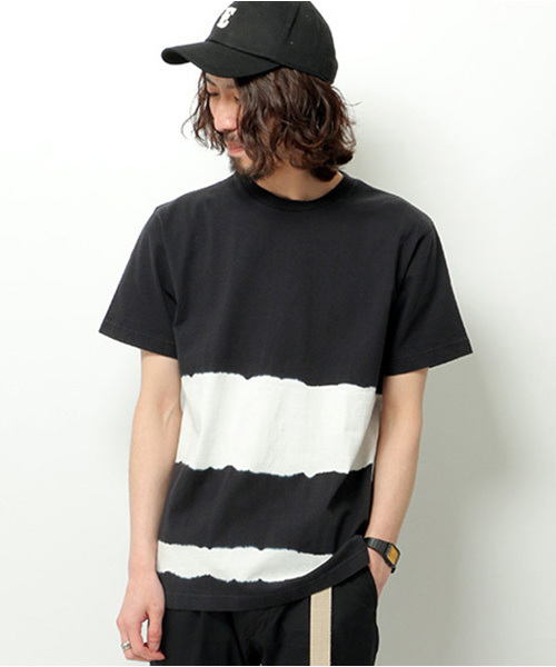ikka（イッカ）の「タイダイボーダーTシャツ（Tシャツ/カットソー・メンズ・ブラック/スモークグレー/ダークグリーン/マスタード・LARGE/MEDIUM/X-LARGE）」の2枚目の写真