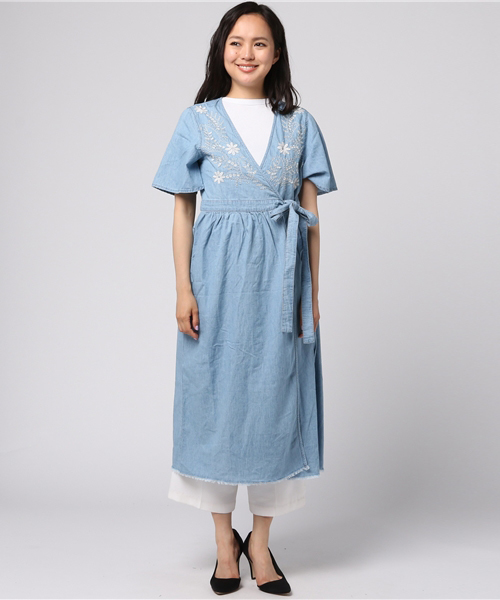 LBC（エルビーシー）の「デニム刺繍ガウン         （ワンピース・レディース・ライトブルー/ブルー・MEDIUM/LARGE）」の10枚目の写真