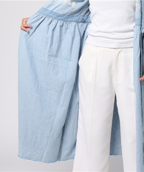 LBC（エルビーシー）の「デニム刺繍ガウン         （ワンピース・レディース・ライトブルー/ブルー・MEDIUM/LARGE）」の9枚目の写真