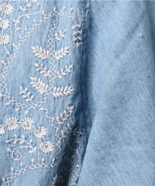 LBC（エルビーシー）の「デニム刺繍ガウン         （ワンピース・レディース・ライトブルー/ブルー・MEDIUM/LARGE）」の3枚目の写真