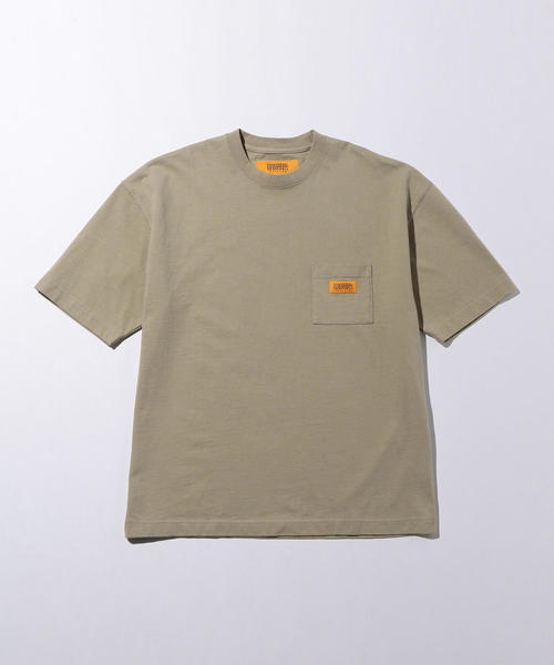 UNIVERSAL OVERALL（ユニバーサルオーバーオール）の「【別注】 ＜UNIVERSAL OVERALL（ユニバーサル オーバーオール）＞ 1POC S/T/Tシャツ（Tシャツ/カットソー・メンズ・ホワイト/ダークグレー/ベージュ/オレンジ・LARGE/X-LARGE/MEDIUM/SMALL）」の4枚目の写真