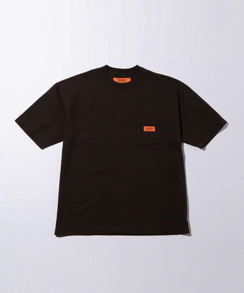 UNIVERSAL OVERALL（ユニバーサルオーバーオール）の「【別注】 ＜UNIVERSAL OVERALL（ユニバーサル オーバーオール）＞ 1POC S/T/Tシャツ（Tシャツ/カットソー・メンズ・ホワイト/ダークグレー/ベージュ/オレンジ・LARGE/X-LARGE/MEDIUM/SMALL）」の3枚目の写真