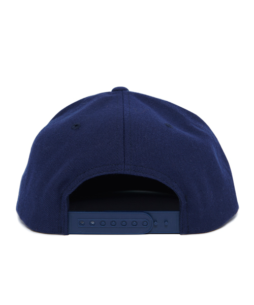 XLARGE（エクストララージ）の「STANDARD LOGO SNAPBACK CAP（キャップ・メンズ・ブラック/グレー/ネイビー/バーガンディー・ONE SIZE）」の7枚目の写真