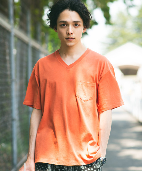 WEGO（ウィゴー）の「WEGO/USAコットンVネックポケットTシャツ（Tシャツ/カットソー・メンズ・ホワイト/ライトピンク/グリーン系その他/ブラック/ダークオレンジ/サックスブルー・MEDIUM/SMALL/LARGE）」の6枚目の写真