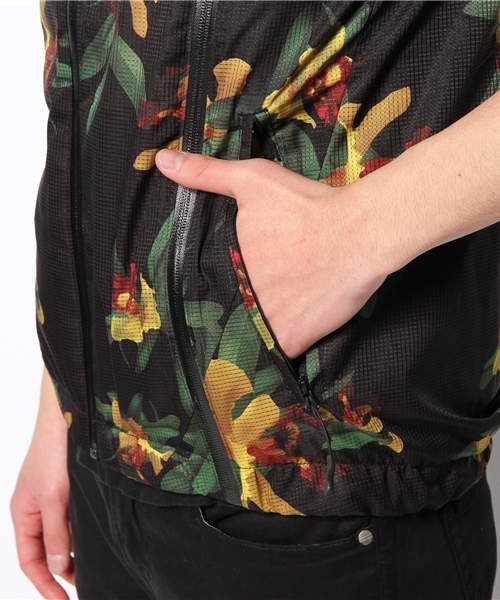 PUMA(プーマ)の「Performance Vest - PUMA by MIHARAYASUHIRO(ベスト・メンズ・ブラック/ホワイト・X-SMALL/LARGE/MEDIUM/SMALL)」の4枚目の写真