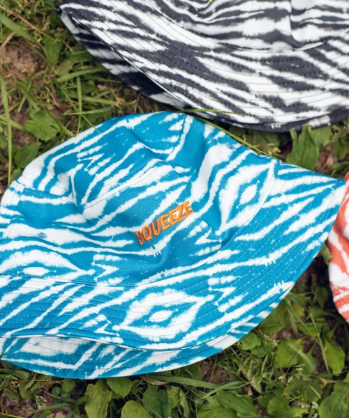 WEGO(ウィゴー)の「WEGO/タイダイロゴバケットハット(ハット・メンズ・ブラック/ブルー/レッド・FREE)」の1枚目の写真