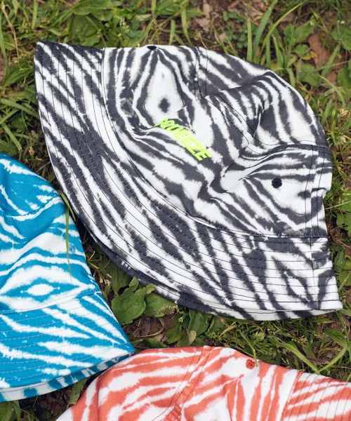 WEGO(ウィゴー)の「WEGO/タイダイロゴバケットハット(ハット・メンズ・ブラック/ブルー/レッド・FREE)」の2枚目の写真